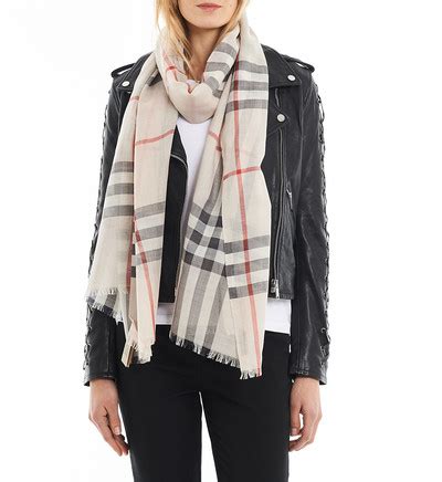 prix echarpe burberry femme|Burberry scarves women's.